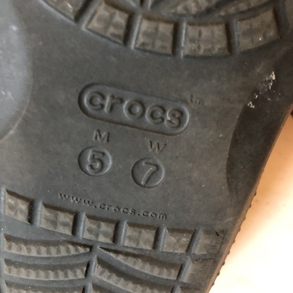 CROCS-Colorful Pink & Blue Floral Black Rubber Flip Flop Summer Sandals Size 7 - Picture 7 of 7